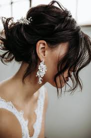 In this article we are going to propose to brides with short hair more than 31 styles of wedding hairstyles ^ for short hair without the need to resort to hair extensions! 48 Trendiest Short Wedding Hairstyle Ideas Wedding Forward