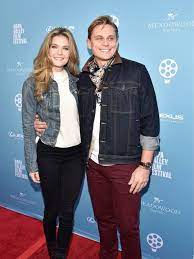 Billy magnussen was born on april 20, 1985. Meghann Fahy Husband Is The Bold Type Star Meghann Fahy Married Big World Tale