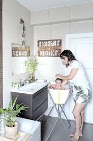 It comes with a plug that is sensitive to temperature, so you can make sure the water is not too hot for your baby. Stokke Flexi Bath Stand Baby Bath Stokke Baby Bath Tub