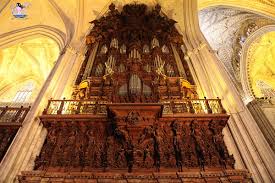 All'interno della cattedrale si trova anche la monumentale tomba di cristoforo colombo: Alla Scoperta Della Cattedrale Di Siviglia