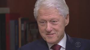 Bill Clinton leest brief voor van wijlen George Bush: "Laat je door kritiek  niet uit je lood slaan"