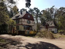 Hat man das haus zum stein in der engen gasse gefunden, nimmt man am besten ein wenig abstand: Franz Stein Hutte Lennebergturm Runde Von Gonsenheim Wanderung Komoot