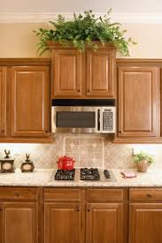 honey oak cabinets, kitchen wall colors