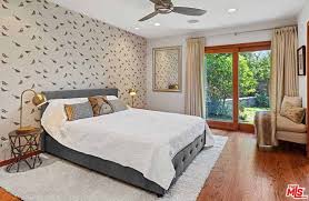 Wall mounted mirror signature design oversized mirror chevron weaving master bedroom smile furniture amazon. 75 Primary Bedroom With Ceiling Lights Photos Home Stratosphere
