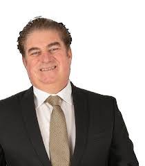 Leslie Blais's Instagram, Twitter & Facebook