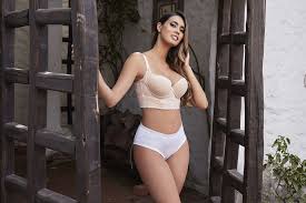 Suara perempuan ini mah , jangan2 mbak kunti penunggu rumah ini. Perempuan Seksi Salon Kecantikan Foto Gratis Di Pixabay