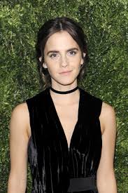 Currently watson is filming the bling ring in which she sports long, brown hair extensions. Emma Watson Dark Hair Transformation For Winter