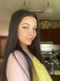 Elizabeth Bevins's Instagram, Twitter & Facebook