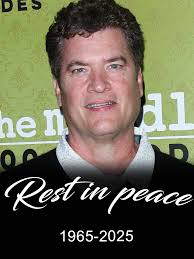 With heavy hearts, we announce the death of this 'Seinfeld' and 'Friends'  star 😭💔 He was only 60🌹 More details in comments 👇