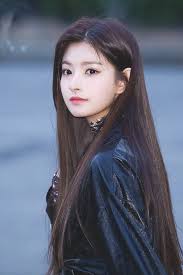 Pin By Betsi Fabiola Salinas Aroni On Everglow Ulzzang Girl Cute Korean Girl Kpop Girl Groups