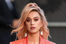 Mar 15, 2018 · katy perry was born katheryn elizabeth hudson was born on october 25, 1984, in santa barbara, california. Katy Perry S Cutout Dress Sleek Leather Sandals Make For Glam Attire Footwear News