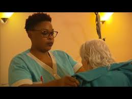 Role d'une aide soignante en ehpad. Ehpad Le Rythme Infernal De La Journee D Une Aide Soignante Le Magazine De La Sante Youtube