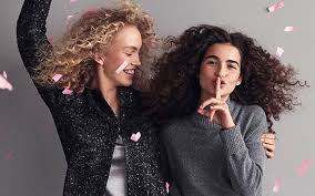 Dividete ogni ciocca in due e create un torciglione arrotolandole come in un cordoncino. Le Acconciature Facili E Veloci Per Capelli Ricci Vogue Italia