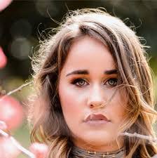 Savannah Bell's Instagram, Twitter & Facebook