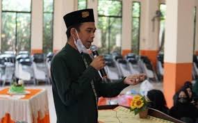 Ustad kelahiran pekanbaru, riau, 18 mei 1977, ini bernama lengkap abdul somad batubara. Pentingnya Sholat 5 Waktu Menurut Ustadz Abdul Somad Atau Uas Sholat Itu Ibarat Tiang Kabar Lumajang