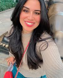 Laura Cristina (@lauracgr_19) • Instagram photos and videos