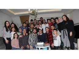 Trabzonspor'da, transferin bir numaralı ismi yusuf yazıcı ailesiyle birlikte tatilin tadını çıkartıyor. Yusuf Yazici Dogum Gununu Ailesi Ve Arkadaslariyla Kutladi