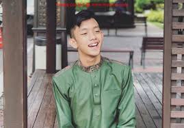 Anda bisa membeli lagu ini lewat media digital seperti itunes, joox, langit musik, spotify, deezer dan media pembelian musik lainnya. 8 Ismail Izzani Ideas Youtube Videos Music Sumber World Peace