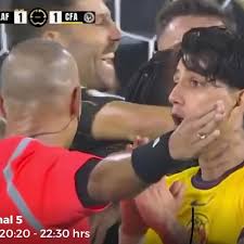 Ya vieron esta imagen de Kevin Álvarez rogándole al árbitro que marque  falta y anule el gol? Extrañaron mucho al gato y adonai 😓