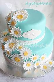 Tiffany S Blue Cake With Daisy Flowers Tiffany Blue Cakes Daisy Cakes Blue Cakes