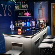 See more ideas about garage bar, garage, old license plates. Couple S Garage Makeover Transforms It Into Stylish Bar Tropical Wine Bar