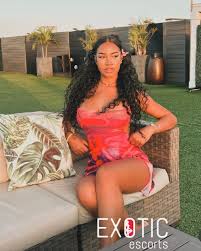 I Am April, African Escort Available For Hookups