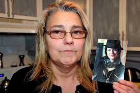 La mère d'une femme assassinée invectivée