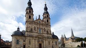 Hessen ist ein bundesland in der mitte deutschlands mit hauptstadt wiesbaden. Corona In Hessen Vier Kreise Liegen Uber Inzidenz Wert Von 200
