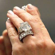 Kim Kardashian S Cursed Engagement Ring For Sale Kardashian Engagement Ring Kim Kardashian Engagement Ring Khloe Kardashian Engagement Ring