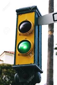 I semafori di 'onda verde' sono semafori sincronizzati e sono installati su itinerari a più incroci. Immagini Stock Semaforo Verde In Citta Image 56232426