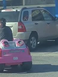 VIDEO: Young boy pulls up to store in pink battery-powered toy car