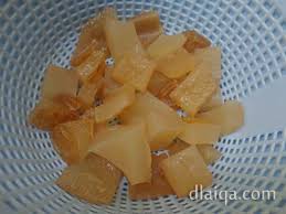 Iris daging sapi hingga ketebalannya sangat tipis. D Laiqa Arena Sop Kikil Kulit Sapi Sederhana