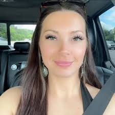 How to plan a wedding in Hawaii with a budget of $4000?