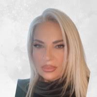 100+ perfiles de «Feride»