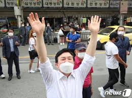 원희룡 제주도지사는 9일 오후 제주도청에서 제주도민 코로나 백신 우선 접종 대정부 건의문을 통해 제주도민의 집단면역 수준인 도민 70%인 49만명 분량을. 3yaifltmqjagom