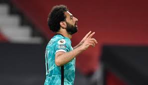 أصر النجم المصري محمد صلاح صاحب الهدف الثاني لليفربول في مرمى مانشستر يونايتد على أنه لن يفكر في أبعد من المباراة المقبلة رغم زيادة فارق النقاط مع مانشستر سيتي حامل اللقب إلى 16 نقطة في صدارة الدوري الإنجليزي الممتاز عقب هزيمة يونايتد في أنفيلد بثنائية نظيفة. Ø¨Ø§Ù„ØµÙˆØ± Ù…Ø­Ù…Ø¯ ØµÙ„Ø§Ø­ ÙŠØ±ØªØ¯ÙŠ Ø´Ø§Ø±Ø© Ù‚ÙŠØ§Ø¯Ø© Ù„ÙŠÙØ±Ø¨ÙˆÙ„ Ù„Ø£ÙˆÙ„ Ù…Ø±Ø©