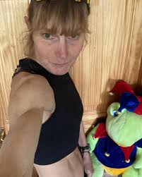 Fiona can't easily leave the sanctuary to take part again in the London  marathon, an event she has come top 20 in previously, however to celebrate  the fact that her Elite performance