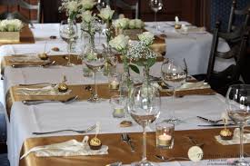 Tischdekoration Zur Goldhochzeit Goldregen Bringt Segen Tischlein Deck Dich In 2020 Tischdeko Goldene Hochzeit Goldene Hochzeit Goldene Hochzeit Deko