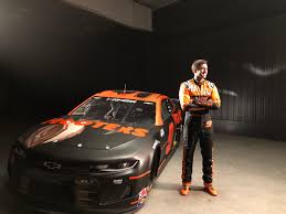Nascar 14 is based on the full time track racing game. Hooters Highlights Elliott Custom Paint Scheme In Inspirational Commercial Hendrick Motorsports