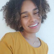 Um Sábado Qualquer added a new photo.