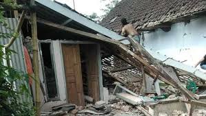 Gempa di kabupaten malang terjadi sabtu siang. Adze1khk 3d3um