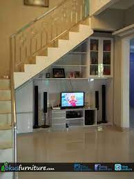 Anda bisa memilih dari yang desain minimalis hingga yang mewah. Lemari Bawah Tangga Dan Kabinet Tv Ruang Tamu Rumah Dekorasi Rumah Rumah