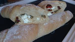 Wurzelbrot Mit Oliven Tomaten Und Feta Wurzelbrot Lebensmittel Essen Essen