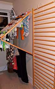 Mengeringkan pakaian di tali jemuran merupakan cara yang ramah lingkungan. 11 Pilihan Model Jemuran Baju Yang Enggak Bikin Dompet Nangis
