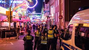 Nachrichten aus Deutschland: Hamburger Polizei sprengt Sex-Partys | STERN.de