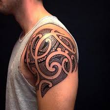 Los hombros también tienen como no de los lugares predilectos para los tatuajes el hombro. Disenos Tatuaje Maori Hombro Novocom Top
