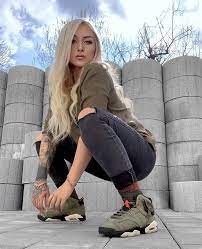 The shoes were first seen on travis scott's feet during his superbowl halftime shoe in 2019, and since then, continued leaks and detailed photos made the excruciating wait even more unbearable. Nike Air Jordan 6 Travis Scott Cactus Jack Sneakers Fashion Outfits Sneakers Outfit Casual Travis Scott Outfits