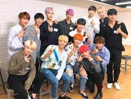 Merchandise 予約販売決定！ seventeen official light stick ver.2, classic collection merch weverse shop japanにて販売開始！ aqua wave with seventeen merchandise 予約販売決 … Seventeen X Abematv Carat ìºë¿ Amino