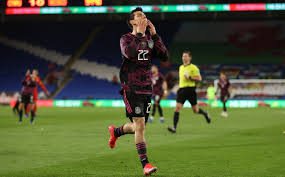 Re this article's principal theme, brutality in soccer, it seems to me that the more soccer i've seen these past months, the more. Chucky Confiesa Lo Complicado Que Es Ser 9 En Seleccion Mexicana Mediotiempo