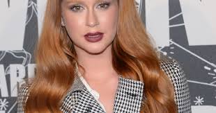 Marina ruy barbosa filma xandinho negrão lendo revista de moda. Marina Ruy Barbosa Surpreende Com Cabelos Curtos E Recebe Elogios Purebreak